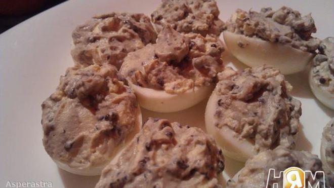 Рецепт Фаршированных яиц сливочным сыром и черной икрой
