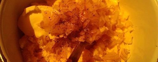 Шаг 1: фаршированных яиц сливочным сыром и черной икрой