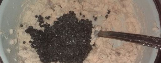 Шаг 3: фаршированных яиц сливочным сыром и черной икрой