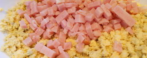 Шаг 1: яиц фаршированных балыком