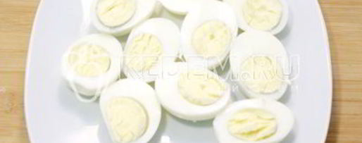 Шаг 2: яиц фаршированных икрой