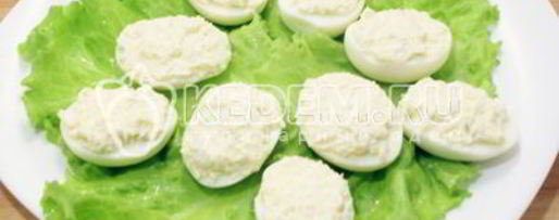 Шаг 6: яиц фаршированных икрой