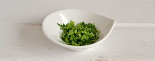 Шаг 1: яиц, фаршированных крабовым салатом