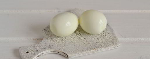 Шаг 2: яиц, фаршированных крабовым салатом