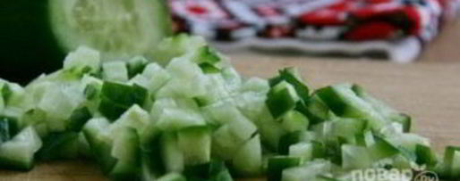 Шаг 3: яиц, фаршированных крабовыми палочками и огурцом