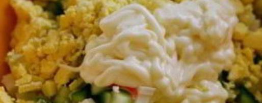 Шаг 5: яиц, фаршированных крабовыми палочками и огурцом