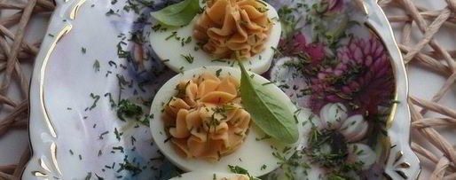 Шаг 5: яиц, фаршированных крабовыми палочками