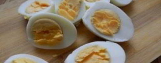 Шаг 1: яиц, фаршированных красной рыбой