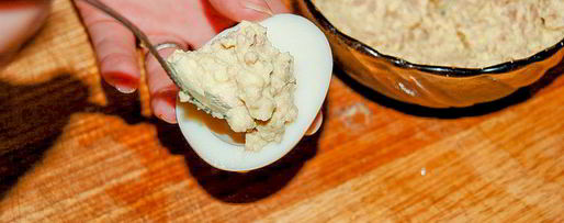 Шаг 3: яиц, фаршированных печенью трески