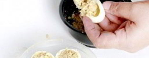 Шаг 4: яиц, фаршированных рисом