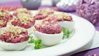 Рецепт Яиц, фаршированных свеклой и орехами