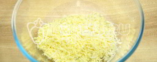 Шаг 2: яиц, фаршированных свеклой и орехами