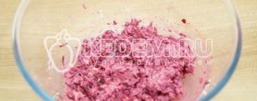 Шаг 4: яиц, фаршированных свеклой и орехами