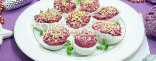 Шаг 6: яиц, фаршированных свеклой и орехами