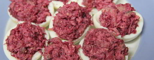 Шаг 2: яиц, фаршированных свеклой с сельдью