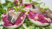 Рецепт Яиц фаршированных свеклой, сыром и сельдью
