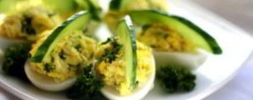 Шаг 3: яиц, фаршированных сыром и чесноком