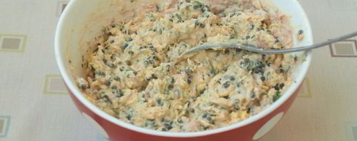 Шаг 3: яиц фаршированных тунцом и икрой из водорослей