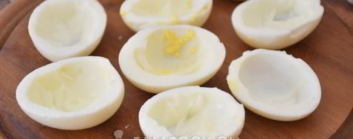 Шаг 2: яиц, фаршированных тунцом