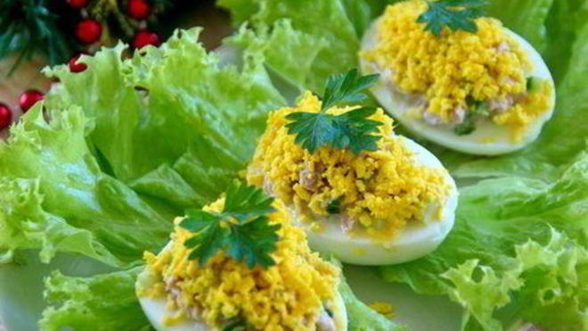 Рецепт Яиц, фаршированных зеленым луком и тунцом