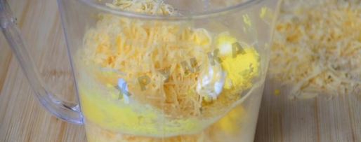 Шаг 3: закуски яйца фаршированные зеленью с твердым сыром