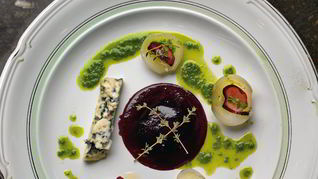 Рецепт Голубого сыра с луком и черничным соусом