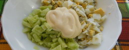 Шаг 2: чесночных гренков с помидорами и яично-огуречным салатом