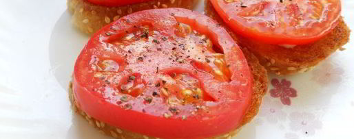 Шаг 4: чесночных гренков с помидорами и яично-огуречным салатом