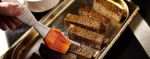 Шаг 1: чесночных гренков