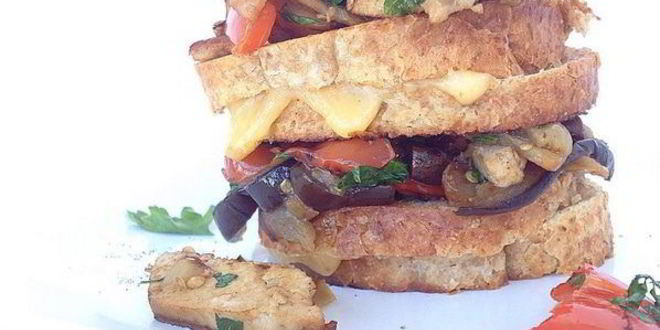 Рецепт двойных гренков без яиц с овощами