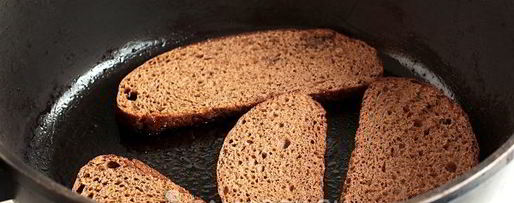 Шаг 4: гренков из черного хлеба с сыром и яйцом