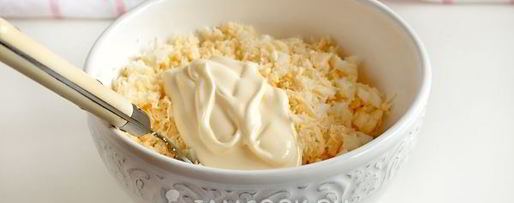 Шаг 8: гренков из черного хлеба с сыром и яйцом