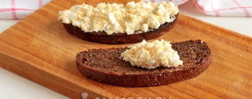 Шаг 9: гренков из черного хлеба с сыром и яйцом