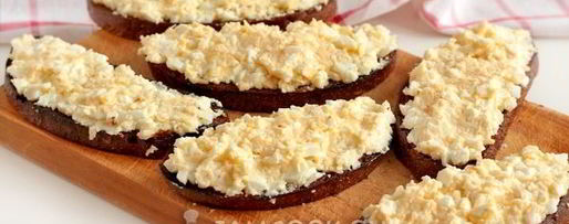 Шаг 10: гренков из черного хлеба с сыром и яйцом