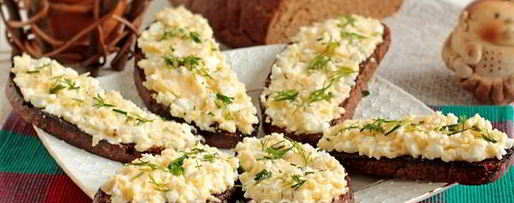 Шаг 11: гренков из черного хлеба с сыром и яйцом