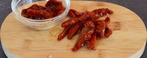 Шаг 5: гренков с анчоусами, вялеными томатами и сливочным сыром