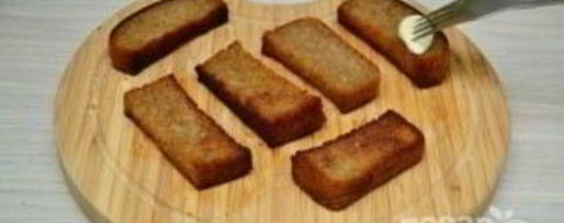 Шаг 3: гренков с чесноком и сыром