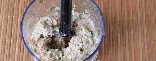 Шаг 6: гренков с крабово-креветочной пастой