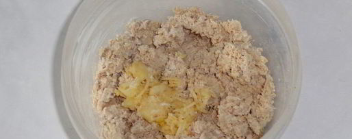 Шаг 4: гренков с курицей и чесноком