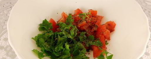 Шаг 2: гренков с помидорами, оливками и фетой