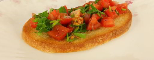 Шаг 3: гренков с помидорами, оливками и фетой