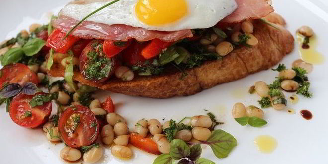 Рецепт гренков с салатом завтрак чемпиона