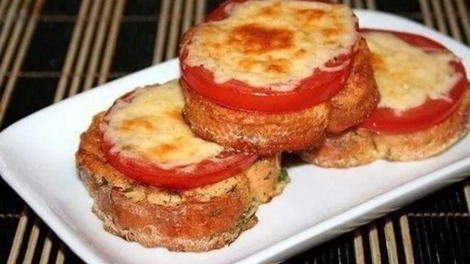 Рецепт Гренков с сыром и помидорами к завтраку