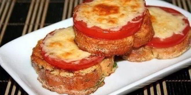 Рецепт гренков с сыром и помидорами к завтраку