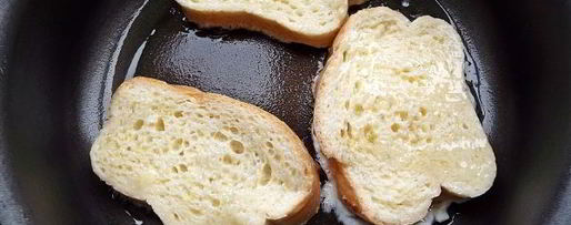 Шаг 9: гренков с сыром и яйцом на сковороде