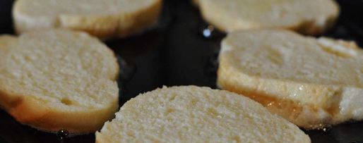 Шаг 2: гренков с яйцом и молоком