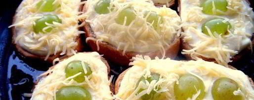 Шаг 5: запеченных гренков с творогом и виноградом