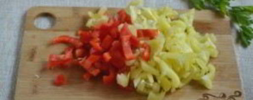 Шаг 2: икры кабачковой с перцем и помидорами