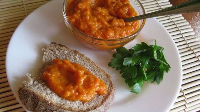 Рецепт Икры кабачковой с томатной пастой и чесноком