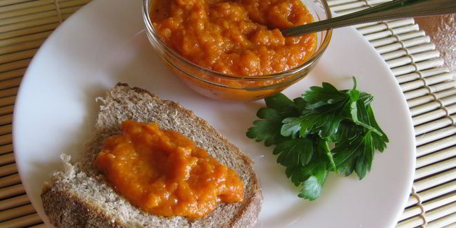 Рецепт икры кабачковой с томатной пастой и чесноком